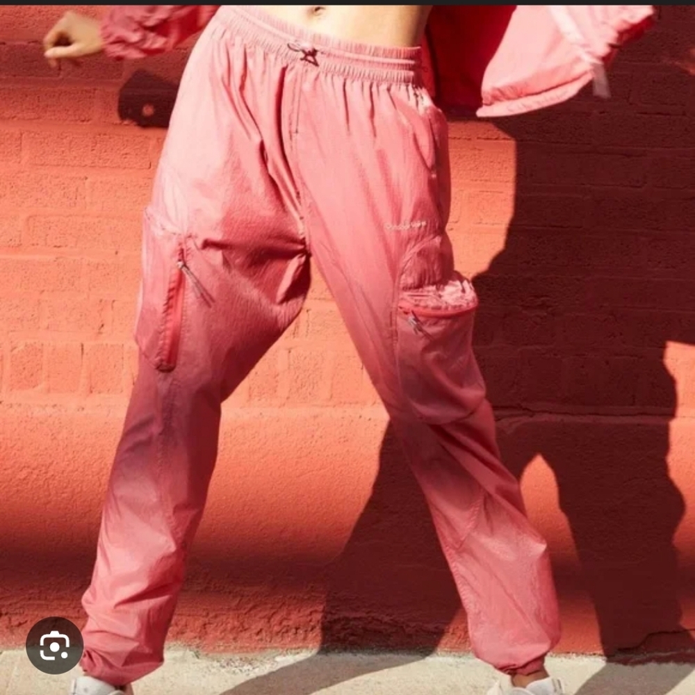 Outdoor Voices Rose Cargo Windbreaker Joggers_M